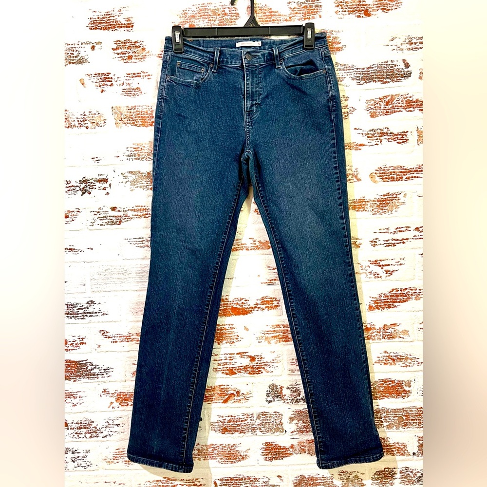 Women’s Levi’s Jeans Straight Leg Medium Dark Wash Size 10